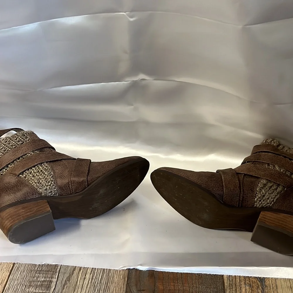 Not Rated booties size 8.5
